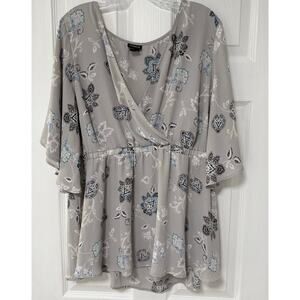 Torrid Women's Gray Floral Surplice Neck Top Size 2.